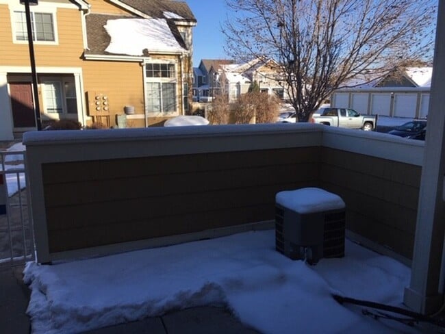 Building Photo - Beautiful 3 Bed/4 Bath Townhome in Longmon...