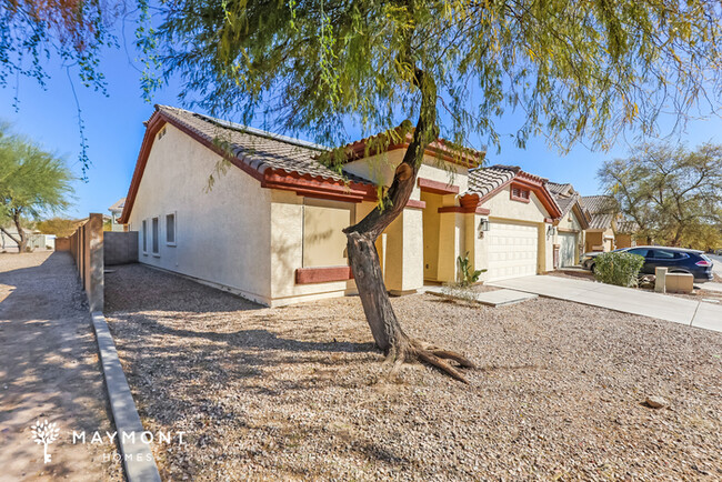 Building Photo - Home with Spacious Living