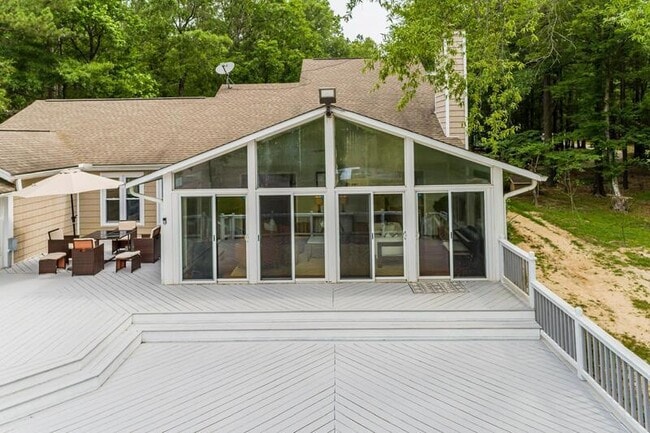 Building Photo - 311 Derrick Ln