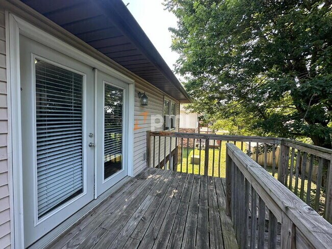 Building Photo - 5831 Creekview Ct W