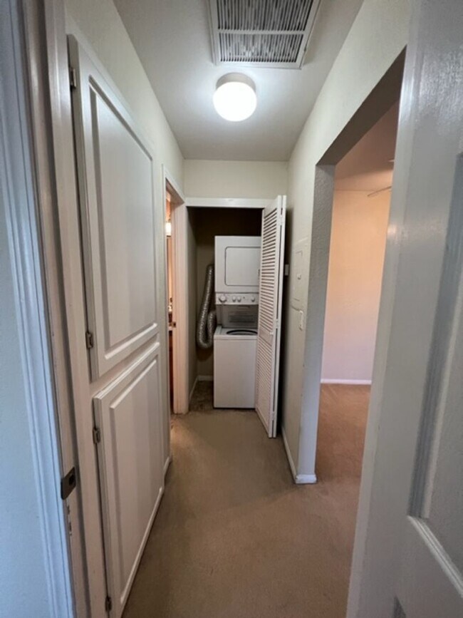 Building Photo - Nice 1 Bedroom and 1 Bathroom Condo $1,450.00