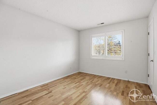 Building Photo - 5322 NE 69th Cir