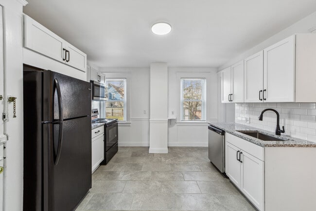 Building Photo - 1356 W 58th St