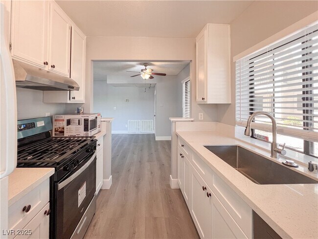 Building Photo - 4842 Nara Vista Way