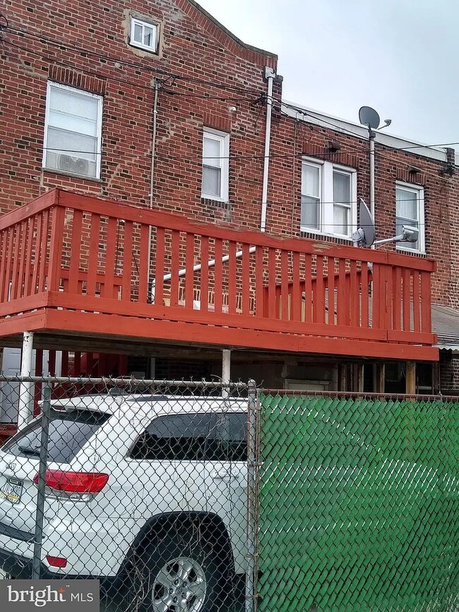 Building Photo - 2700 S 8th St