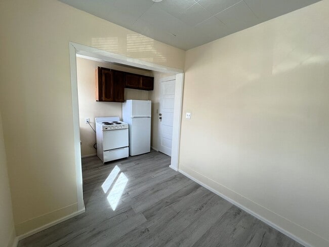 Building Photo - 315