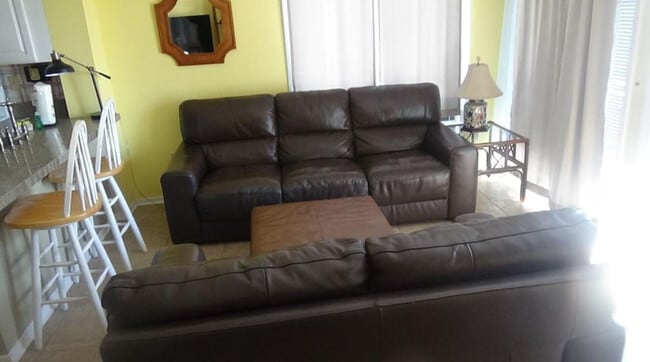 Building Photo - 497 Plantation Rd