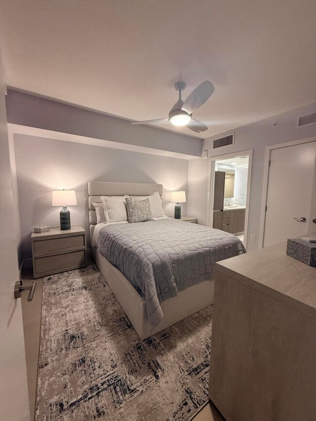 Building Photo - 111 SE 1st Ave