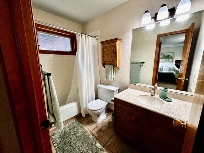Building Photo - Long Term Rental- 549C Rainbow Village
