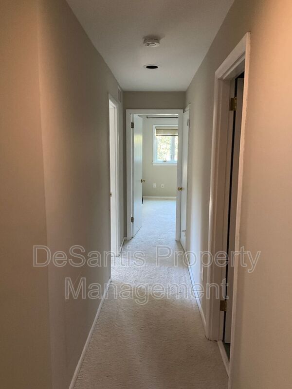 Building Photo - 471 Manordale Rd