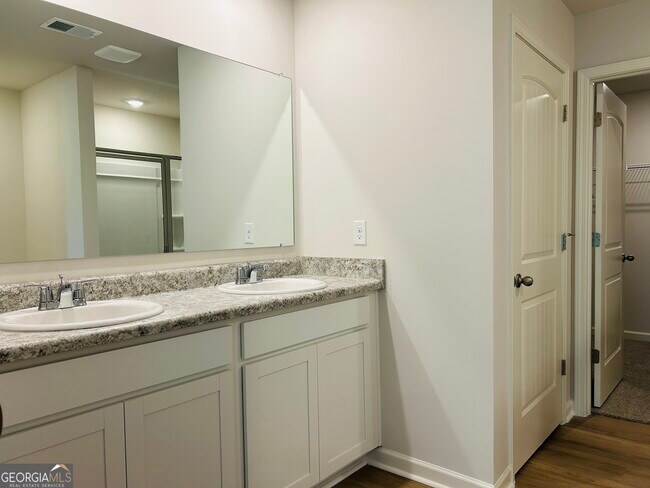 Building Photo - 112 Glenrise Dr