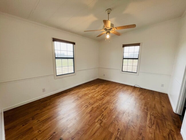 Building Photo - 3 BR, 2 BA doublewide in Pikeville school district