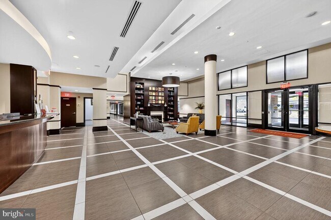 Building Photo - 4500 S Four Mile Run Dr