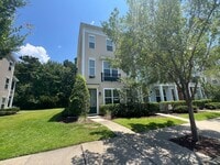 Building Photo - 3 Bedroom 4 Bath Townhouse in Bolton's Lan...