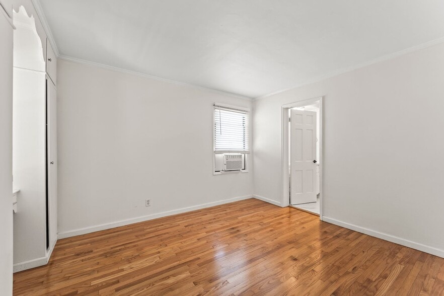 Building Photo - 1444 S Beverly Dr