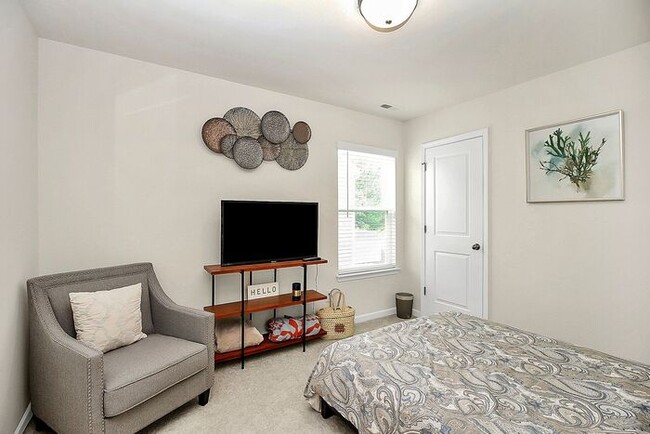 Building Photo - Beautiful Corner Lot 3BD/2.5BA w/ Fenced Yard