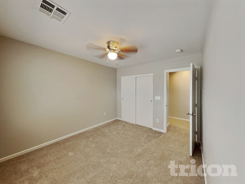 Building Photo - 4598 Hearts Desire Ave