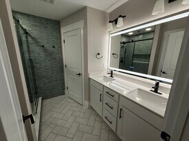 Building Photo - 147 Hyacinth Ln