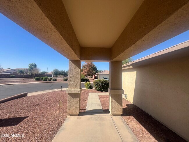 Building Photo - 10833 W Elm Ln