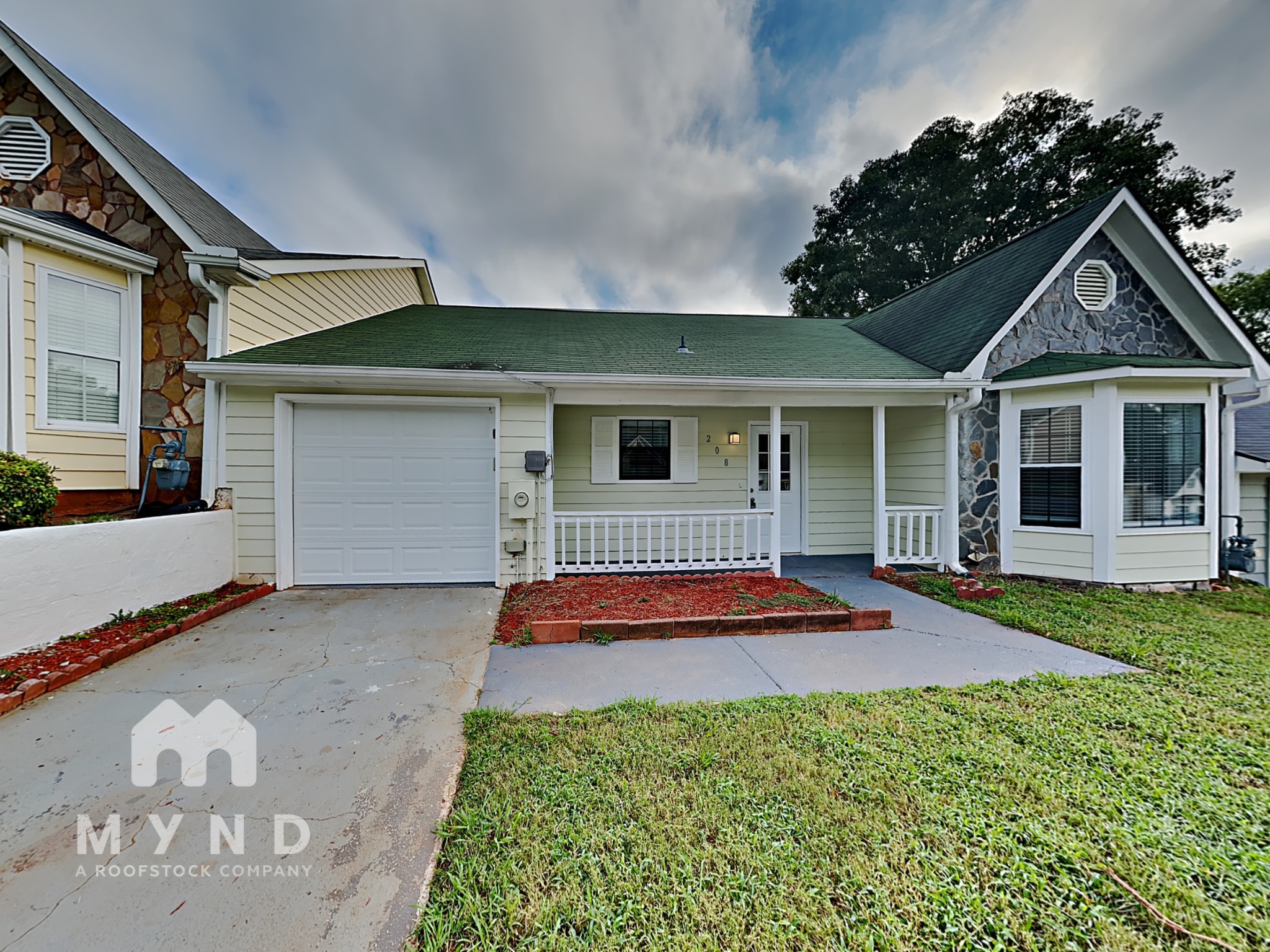 Building Photo - 208 Oak Cir N