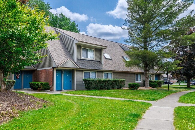 Building Photo - 2 Meadowbrook Cir