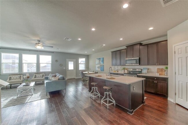 Building Photo - 173 Flexus Ln