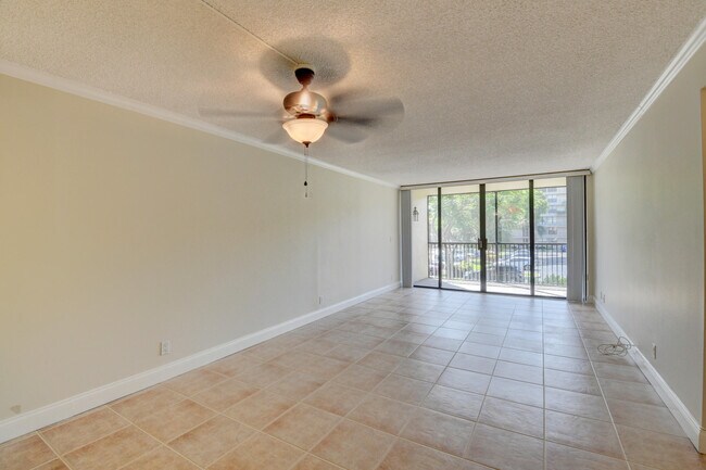 Building Photo - 16 Royal Palm Way