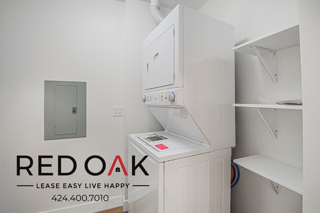 Building Photo - 1611 Oak St