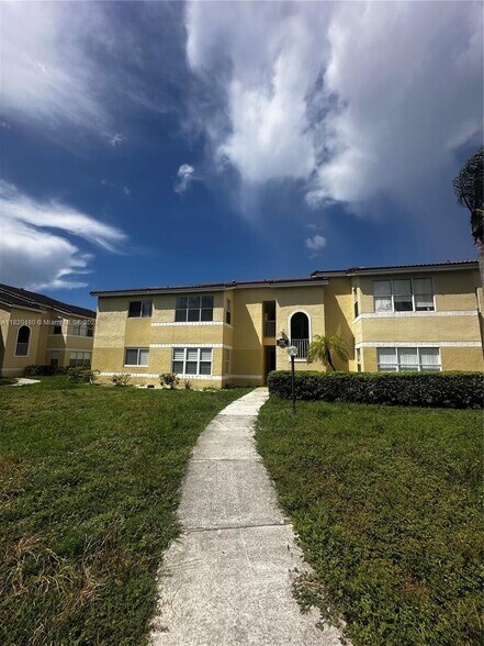 Building Photo - 12760 Vista Isles Dr