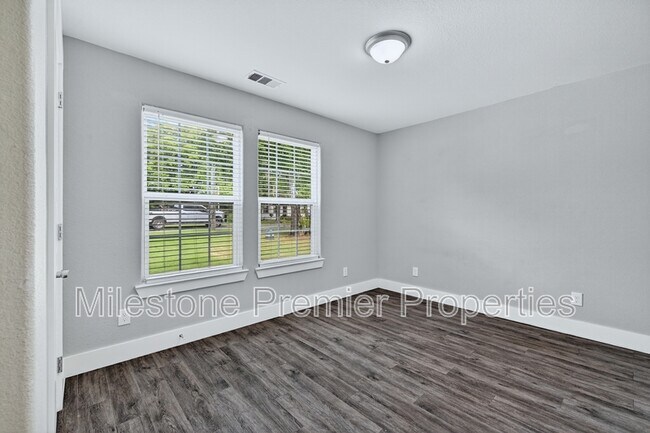 Building Photo - 701 S Binkley St