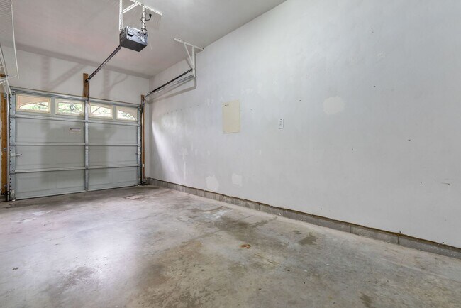 Building Photo - Beautiful 2-Bedroom, 2.5-Bath condo for Rent in Virginia Beach