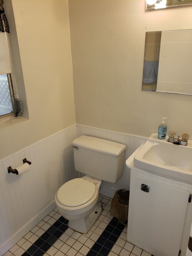 Building Photo - 2/1.5 in Beverly Hills!!!