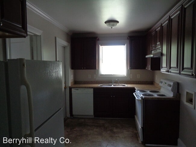 Building Photo - 2 br, 1 bath House - 3900 Admiral Ave.