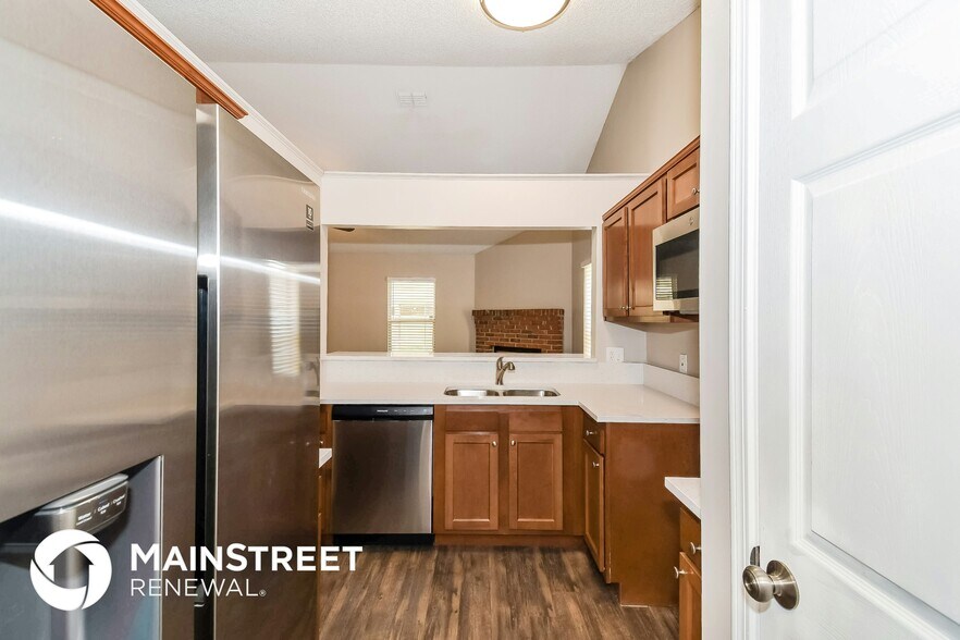 Building Photo - 11516 Birch Forest Cir E