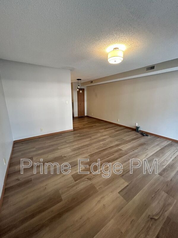 Building Photo - 4615 Prescott Ave