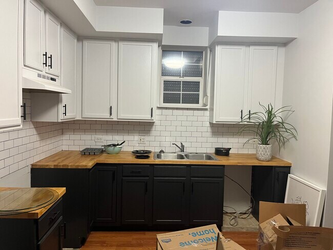 Building Photo - 3520 S Prairie Ave