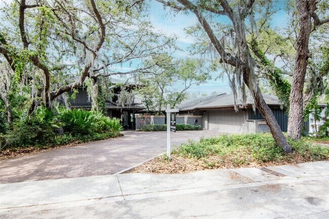 Building Photo - 1296 Weybridge Ln