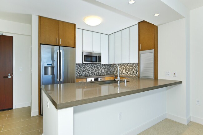 Building Photo - Live in the Heart of Kakaako!