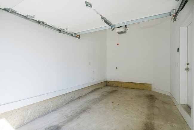 Building Photo - Stunning 4-Bedroom Townhouse with Garage and Rooftop Deck! Available late May!