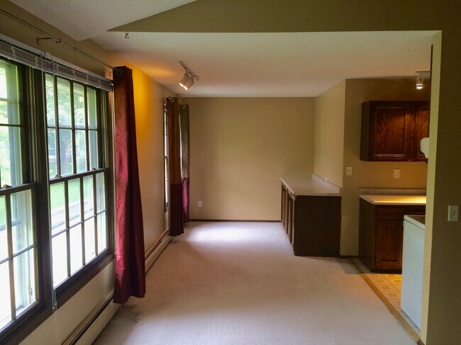Extra Large Dining area with Alcove - 938 Westbrooke Way