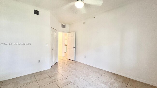 Building Photo - 3021 Alcazar Pl