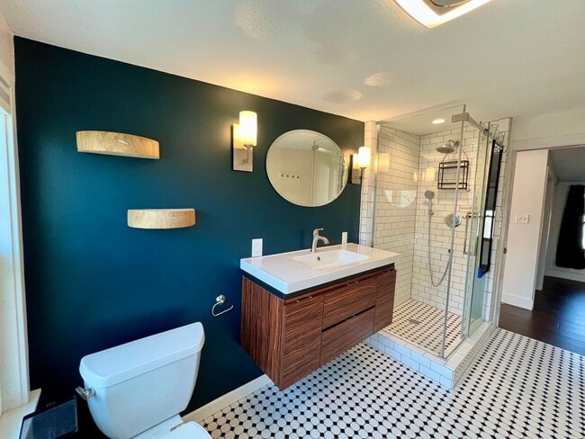 Building Photo - Huge Home Full of Character in the heart of MHK