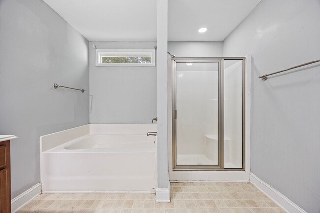 Building Photo - Beautiful 4-Bedroom, 3-Bath House