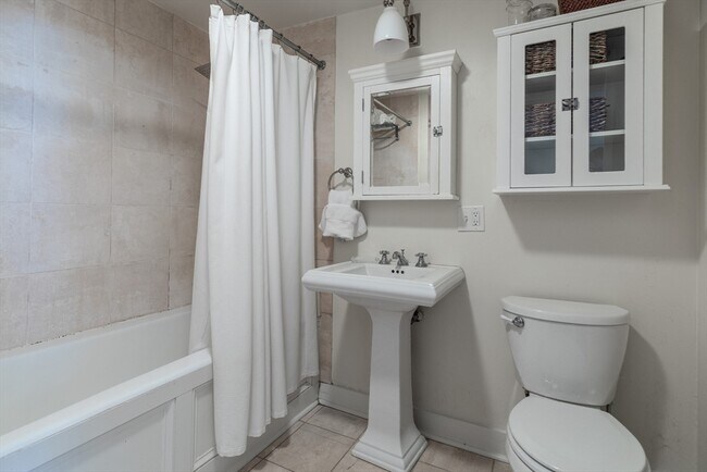 Building Photo - 78 W Concord St