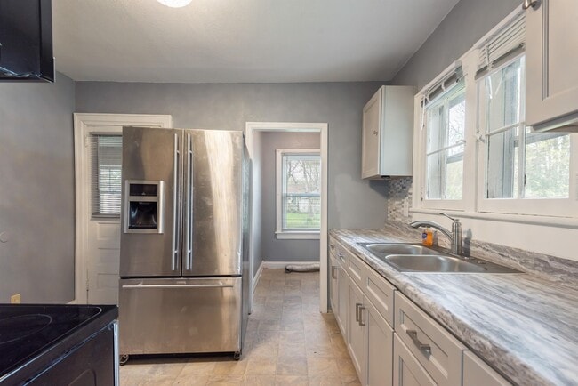 Building Photo - 4021 Porter Ave