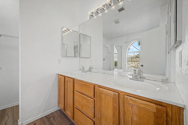 Building Photo - 20633 N 63rd Dr