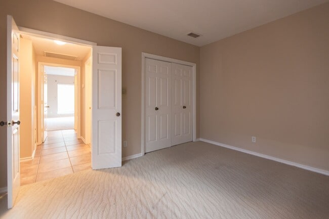 Building Photo - 2 Bedroom, 2 Bath Condo