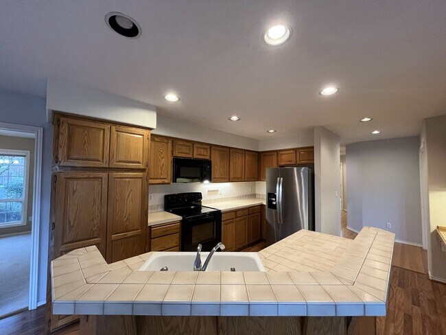 Building Photo - Elegant Home Offering Open Living Spaces, Spacious Primary Suite, and Nature-Inspired Yard