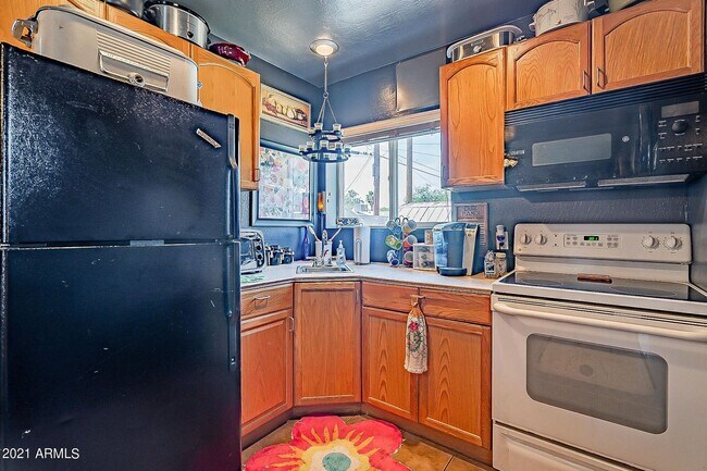 Building Photo - CUTE 2 Bedroom 1 Bath bungalow in Sunnyslope with full casita