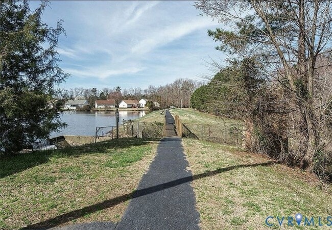 Building Photo - 7806 Fern Hollow Dr